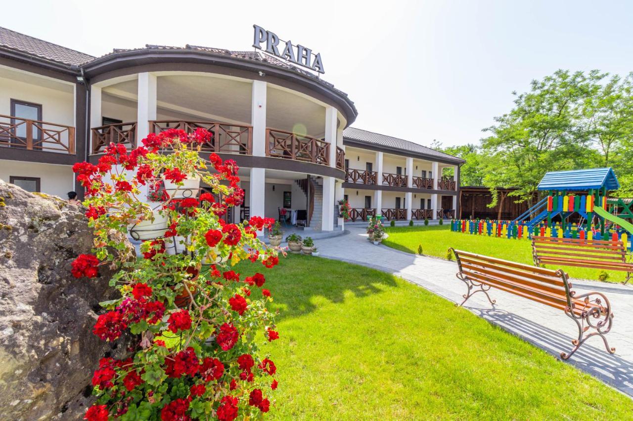 Hotel Praha Solotwyno Exterior foto